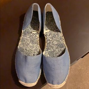 GAp slip on